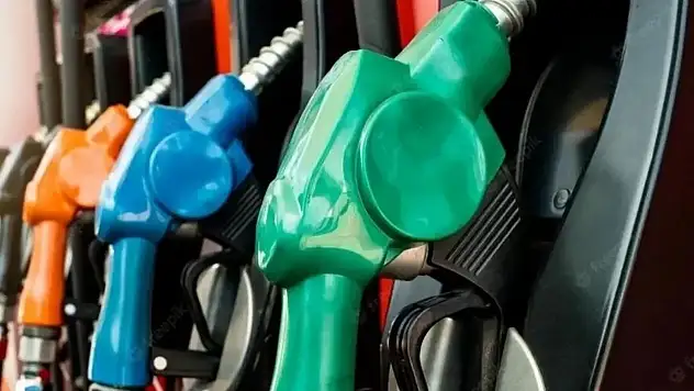 Akaryakıta Rekor İndirim! Motorin Fiyatları Gece Yarısı Düştü