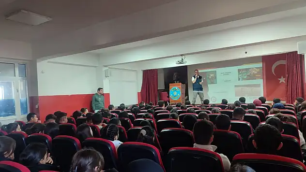 Akyaka'da 300 öğrenciye siber suç ve güvenli internet eğitimi verildi