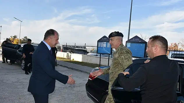 Akyıldız, Erzurum Gençlik ve Spor İl Müdürlüğünü ziyaret etti