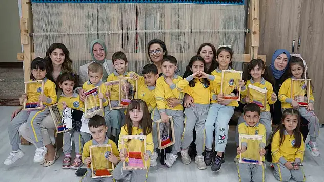 Anaokulu Öğrencileri, Geleneksel Halı Dokuma Sanatıyla Tanıştı
