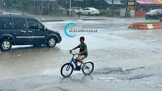 Ani bastıran yağmur Ağrı'ya kısa süreli ferahlık getirdi