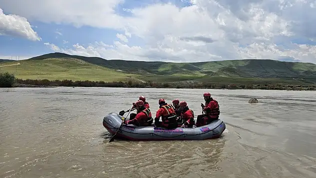 Aras Nehri'nde kaybolan çobanı arama çalışmaları üçüncü gününde sürüyor
