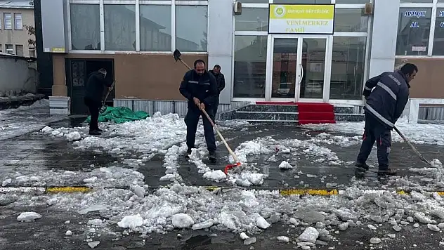 Arpaçay'da camiler ve sokaklar Ramazan için hazırlandı