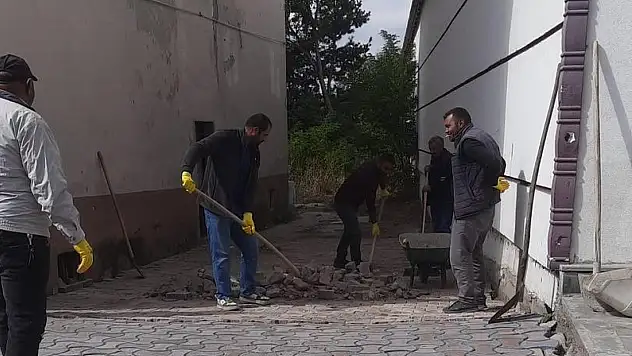 Arpaçay'da Kaldırımlar Yenileniyor, Modern Görünüm İçin Çalışmalar Hızlandı