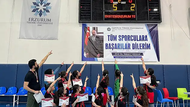 Arpaçaylı kızlar futsalda tarih yazdı