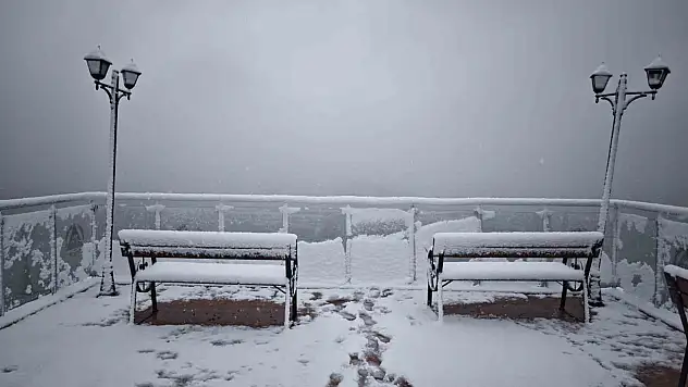 Artvin'de sabah saatlerinde kar sürprizi