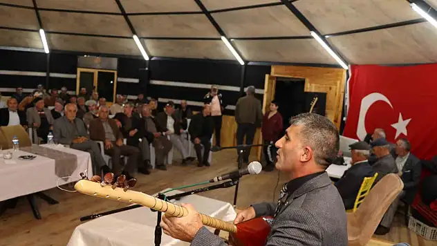 Aşık Mevlüt İhsani, Oltu'da anma programıyla unutulmadı, halk ozanları sahne aldı