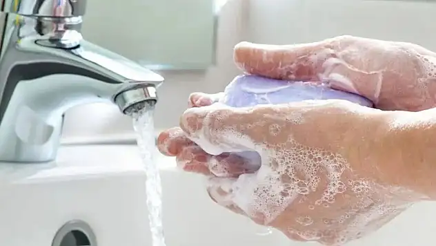 Aşırı el yıkamak enfeksiyon riskini artırabiliyor
