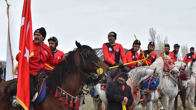 Aşkale'de 108. yıl coşkusu ciritle kutlandı