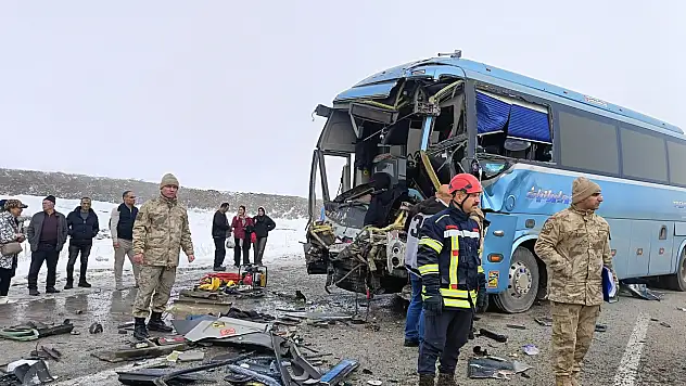 Aşkale yolunda neler oluyor? Erzurum'da ikinci zincirleme kaza: 1 ölü!