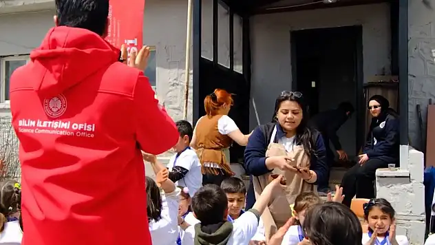 Atatürk Üniversitesi Bilim İletişim Ofisi'nden Çocuklara 23 Nisan Sürprizi
