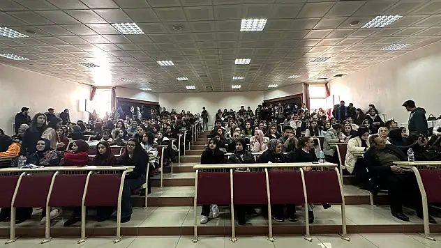 Atatürk Üniversitesi'nde Girişimcilik ve Sektöre Geçiş Söyleşisi Düzenlendi