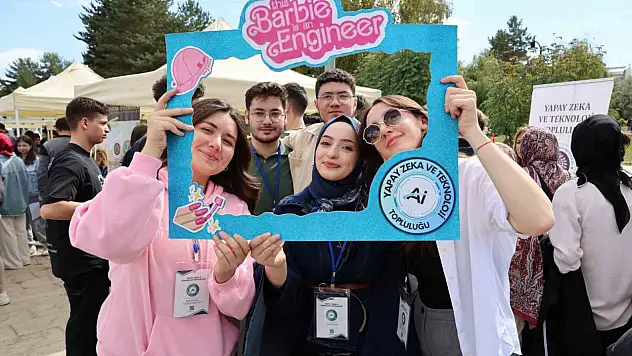 Atatürk Üniversitesi'nde Kampüse Hoş Geldin Oryantasyon Programı Coşkuyla Başladı