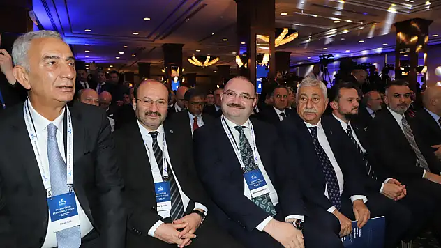 Atatürk Üniversitesi Rektörü Prof. Dr. Ahmet Hacımüftüoğlu, Palandöken Ekonomi Forumu'na Katıldı