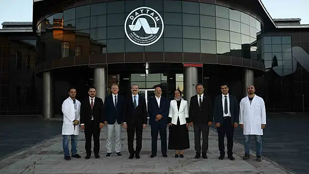 Atatürk Üniversitesi ve EVYAP'tan iş birliği vurgusu: Gelecek nesillere destek sözü verildi
