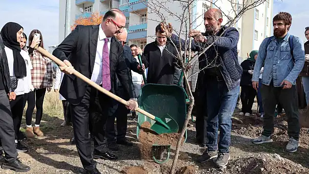 Atatürk Üniversitesi Yeşil Vatan Seferberliği'ne Fidan Dikti