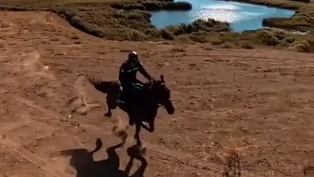 Atlı Jandarma Timleri Van'da Tarihi Miras ve Çevre Koruma İçin Devriye Geziyor