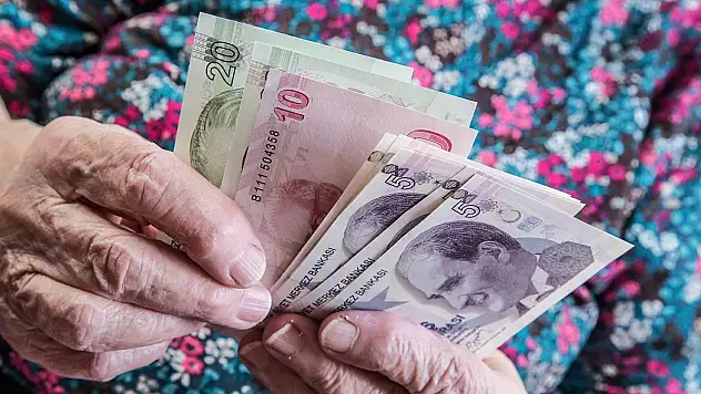 ATM'lerde Küçük Banknot Krizi: Hesabında Para Olan Parasını Çekemiyor