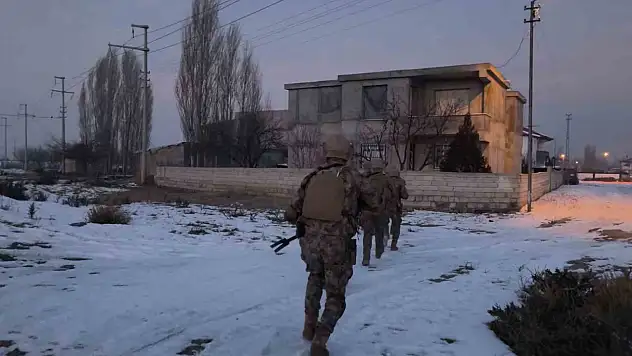 Aylar süren takip sonrası Iğdır'da uyuşturucu şebekesine baskın