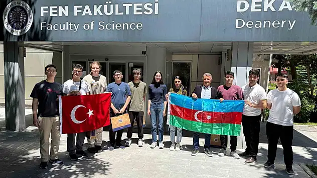 Azerbaycan ve Türkiye'nin Bilimsel Kardeşliği Kimya Olimpiyatlarında Pekişiyor