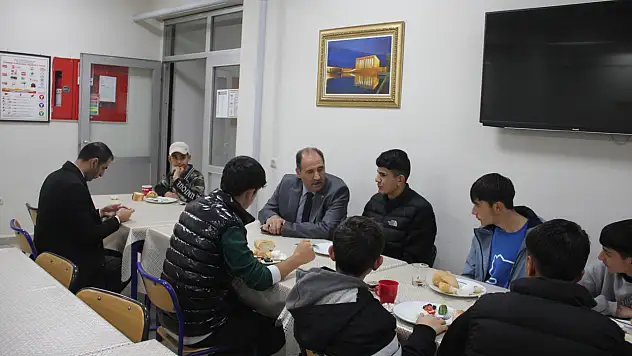 Aziz Gün'den Haydar Aliyev Fen Lisesi Öğrenci ve Öğretmenlerine Moral Ziyareti