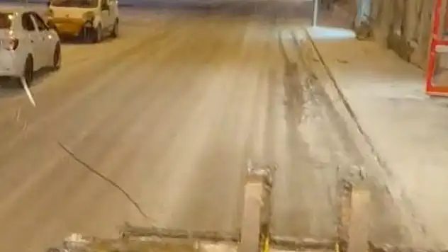 Aziziye'de Karla Mücadele Çalışmaları Aralıksız Sürüyor