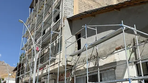 Bahçesaray İlçe Merkezi Cephe Estetiği Çalışmalarıyla Daha Estetik Bir Görünüme Kavuşuyor