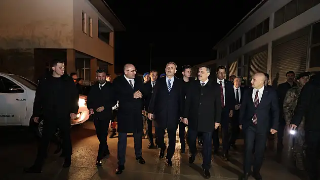 Bakan Çiftçi savaşın sürdüğü İran sınırında incelemelerde bulundu