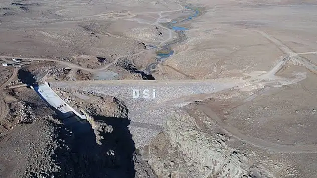 Bakan duyurdu! Ağrı Taşlıçay'da bulunan Derecek Barajı'nda su tutma işlemi başladı