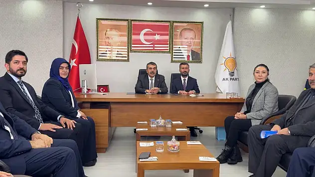 Bakan Tekin Ağrı'da AK Parti teşkilatıyla bir araya geldi