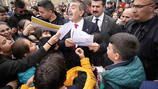 Bakan Tekin'den Erzurum'a spor yatırımı ve eğitim müjdesi