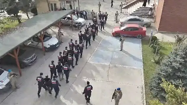 Bakan Yerlikaya: Jandarmanın 7 ilde düzenlediği operasyonlarda 67 şüpheli yakalandı!