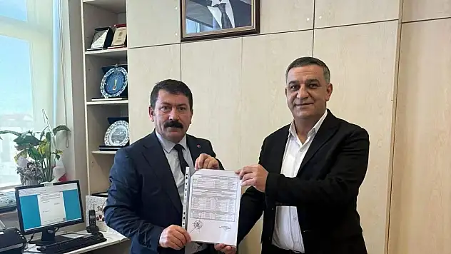 Bakkallar Odası Başkanı Murat Bakırhan mazbatasını aldı