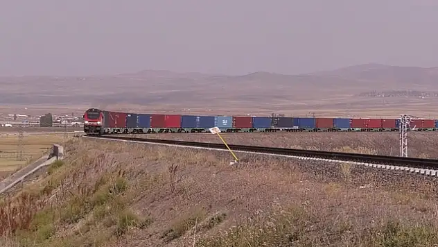 Bakü-Tiflis-Kars Demiryolu ile İlk 7 Ayda 250 Bin Ton Yük Taşıması Gerçekleştirildi