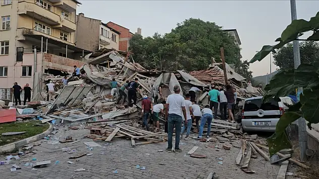 Balıkesir'de büyük deprem: İşte ilk bilgiler