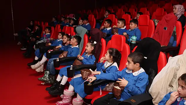Baloluk Köyü öğrencileri üniversitede film izledi