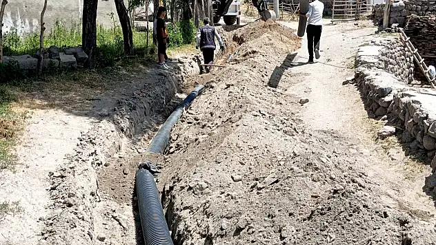 Başkale Belediyesi'nden Yavuzlar Mahallesi ve Kofiraz Peribacaları'nda Altyapı Hamlesi