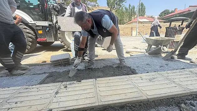 Başkale Belediyesi'ndenkaldırımlar için yenileme çalışmaları başladı
