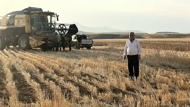 Başkale'de Hasat Zamanı: Buğday Rekoltesi Toprakla Buluştu