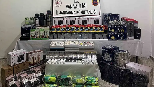Başkale'de Jandarma 1 Milyon TL Değerinde Gümrük Kaçağı Malzeme Ele Geçirdi