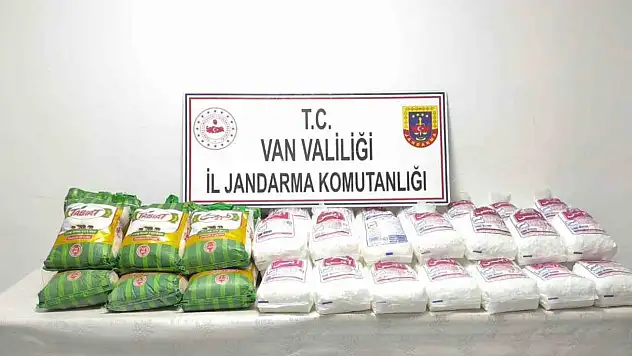 Başkale'de Jandarma Kaçak Eşya ve Gıda Maddesi Ele Geçirdi