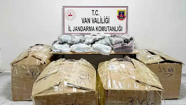 Başkale'de jandarmadan gümrük kaçağı malzeme baskını: 1,2 milyon TL değerinde mal ele geçirildi
