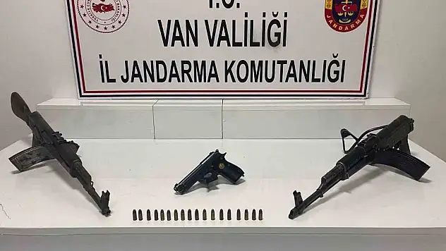 Başkale'de Jandarmadan Silah ve Mühimmat Operasyonu: 1 Gözaltı, 2 Kalaşnikof Ele Geçirildi