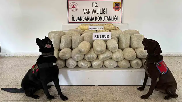 Başkale'de Jandarmadan Uyuşturucu Operasyonu 106.8 Kilogram Ele Geçirildi