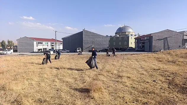 Başkale Sanayi Bölgesinde Kapsamlı Temizlik Çalışması Gerçekleştirildi