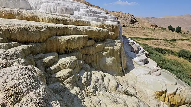 Başkale Travertenleri: Pamukkale'ye Alternatif Doğal Güzellikler