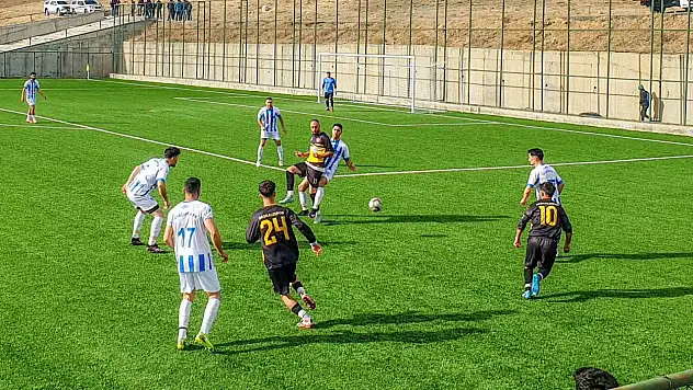Başkalespor ve Gevaşspor 1-1 berabere kaldı, Kinyas Turan anısına pankartla veda!