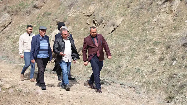Başkan Kınalı, Tuzla Mahallesi'nde saha gezisi ile yerel ihtiyaçları belirledi!