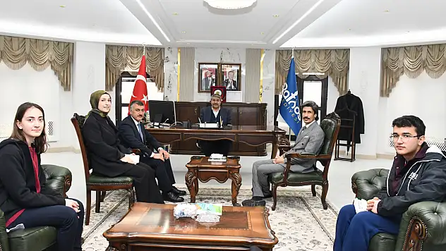 Başkan Taşkın öğrencileri makamında ağırladı