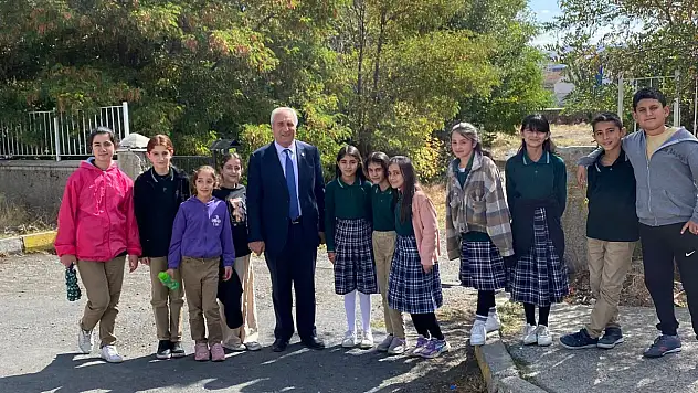Başkan Yakut, saha çalışmaları sırasında öğrencilerle sohbet etti